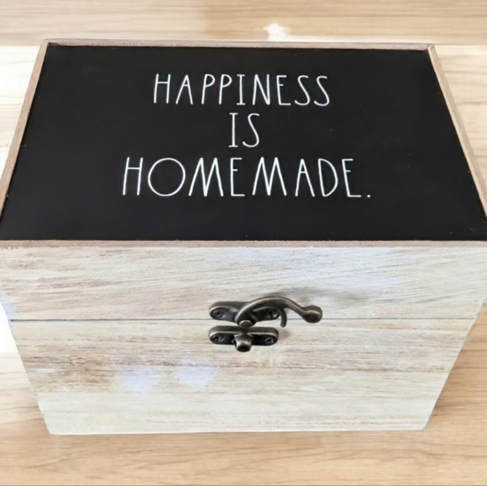 Rae Dunn HAPPINESS IS HOMEMADE Wooden Recipe Box with 'Chalkboard' Saying